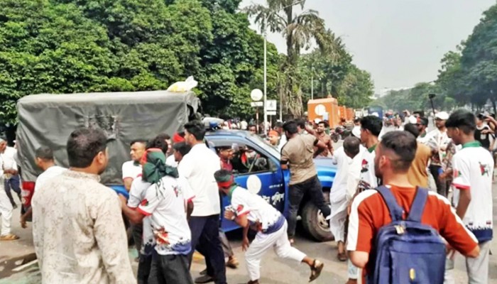 ​জুলাই সনদ স্বাক্ষরের দিন সংঘর্ষের ঘটনায় পুলিশের ৪ মামলা