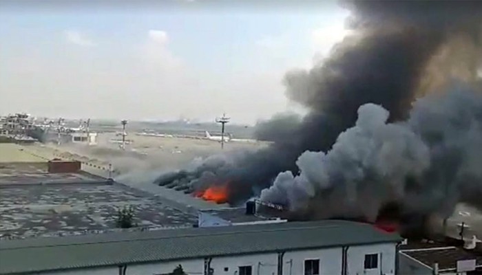 শাহজালালে আগুন : ঢাকাগামী ফ্লাইট নামছে চট্টগ্রাম ও সিলেটে