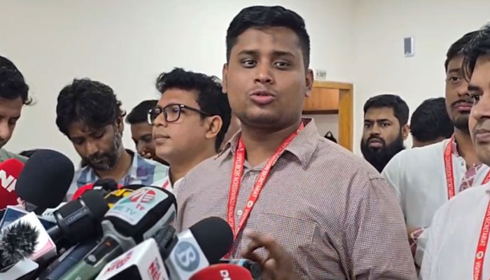 ​নির্বাচন কমিশনের রিমোট অন্য কারও হাতে: হাসনাত