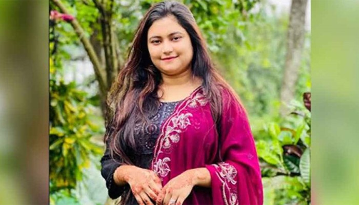 তরুণীকে দিয়ে ফাঁদ পেতে ফাঁসানোর চেষ্টা, অতঃপর...