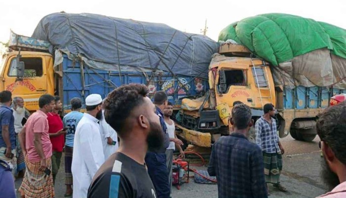 ​ময়মনসিংহে দুই ট্রাকের সংঘর্ষে নিহত ২