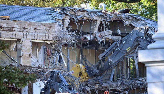 ​হোয়াইট হাউস ভাঙছেন ট্রাম্প!