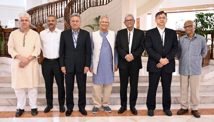 বিতর্কিত কর্মকর্তাকে নির্বাচনী দায়িত্ব না দেয়ার আহ্বান