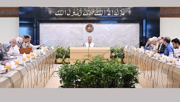 ​কোনো মামলায় পলাতক আসামি জাতীয় সংসদ নির্বাচনে প্রতিদ্বন্দ্বিতা করতে পারবেন না