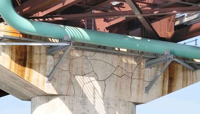 ​যমুনা রেলসেতুর পিলারে ফাটল