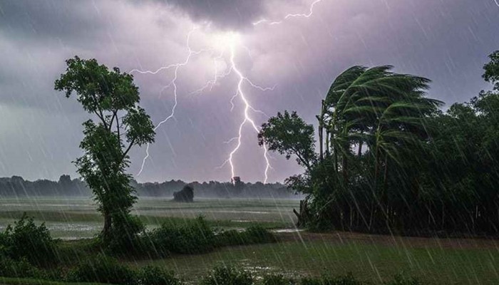 ​সাগরে নিম্নচাপ, ঢাকাসহ যেসব অঞ্চলে হানা দিতে পারে বজ্রসহ ভারী বৃষ্টি