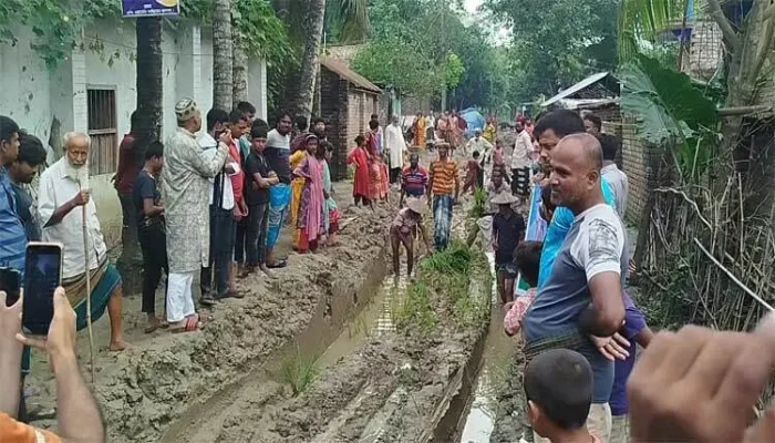 ​ সড়ক তো নয়, যেন খাল!