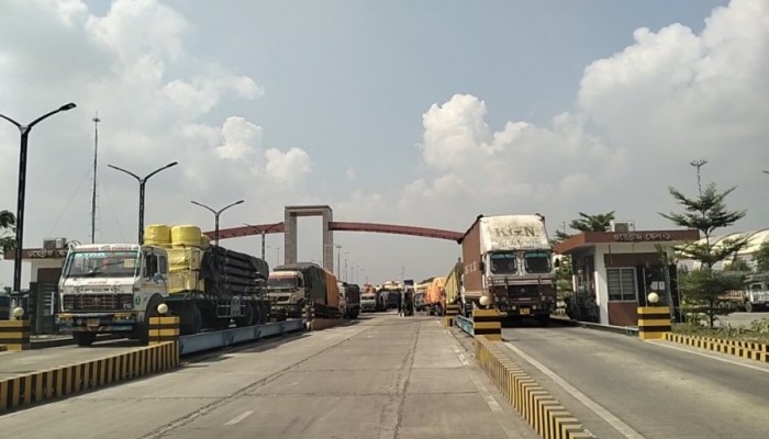 ​বেনাপোলে সন্ধ্যা ৬টার পর আমদানি-রফতানি বন্ধ, বিপাকে ব্যবসায়ীরা