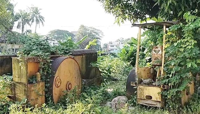 ​কোটি টাকার অব্যবহৃত যানে গজিয়েছে গাছ