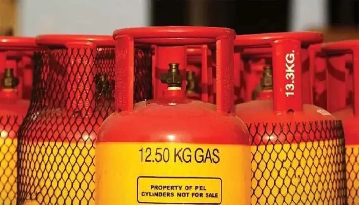 ​১২ কেজি এলপিজির দাম কমলো ২৬ টাকা