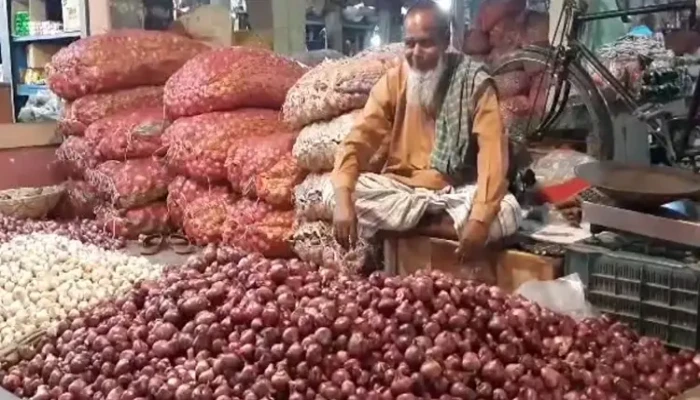 ​আবারও বেড়েছে পেঁয়াজের ঝাঁজ