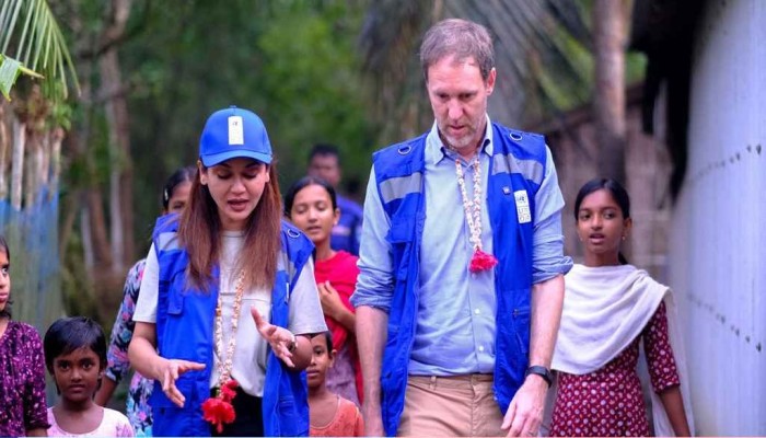 ​দাকোপ পরিদর্শনে জয়া আহসান