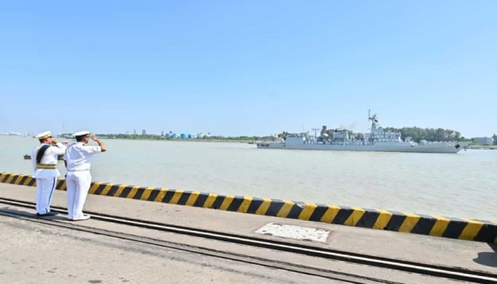 ​চট্টগ্রাম বন্দরে পাকিস্তান নৌবাহিনীর জাহাজ