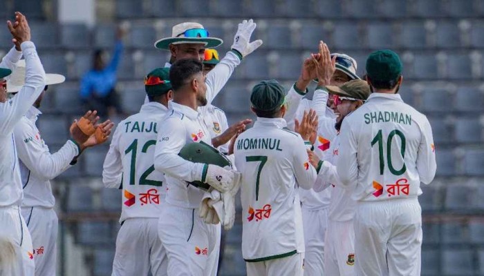 ​তাইজুল-হাসানের সামনে মাত্র ১৫ মিনিট টিকতে পারল আয়ারল্যান্ড