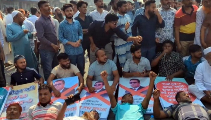 ​গাজীপুর-৬ আসন পুনর্বহালের দাবিতে মহাসড়ক অবরোধ