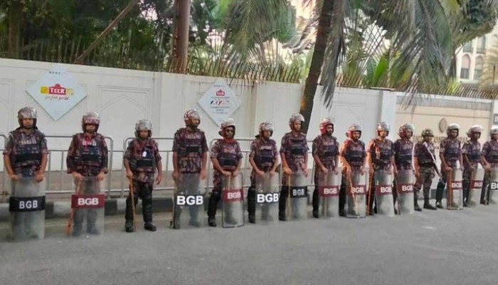 ​লকডাউন ঘিরে থমথমে দেশ, কঠোর অবস্থানে নিরাপত্তা বাহিনী