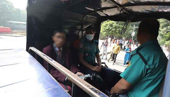 ​ধানমন্ডি ৩২ থেকে ‘সন্দেহভাজন’ কিশোর আটক