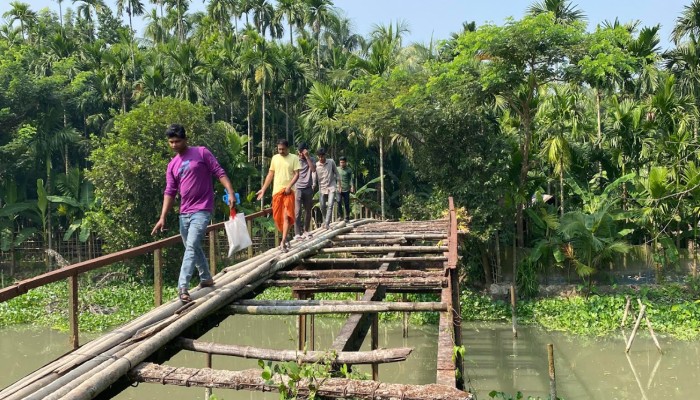 সেতু নয়, যেন ‘পুলসিরাত’