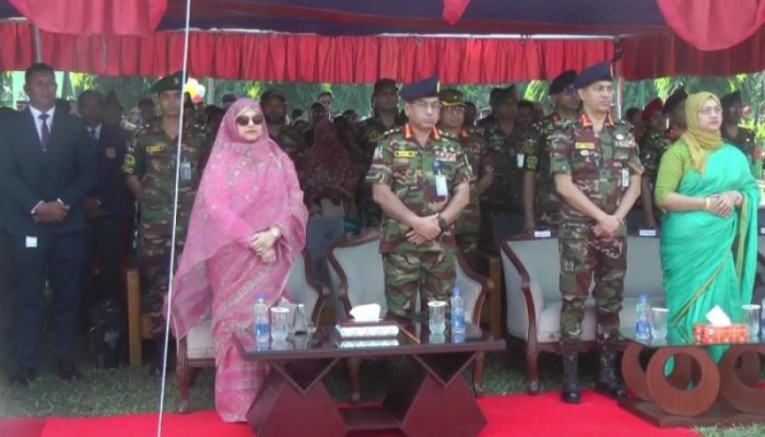 নারীদের বাদ দিয়ে উন্নয়নের চিন্তা করা ভুল: সেনাপ্রধান