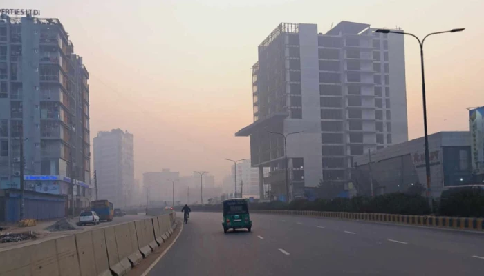 রাজধানীতে নেমেছে শীতের আমেজ