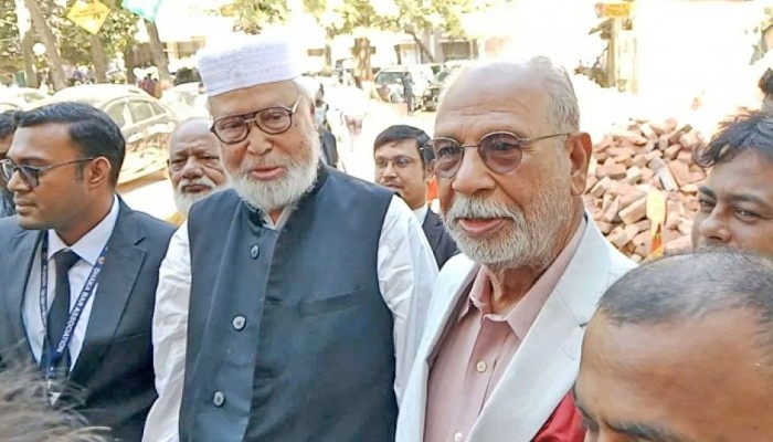 ছোট ভাইকে সঙ্গে নিয়ে আদালতে হাজিরা দিলেন লতিফ সিদ্দিকী