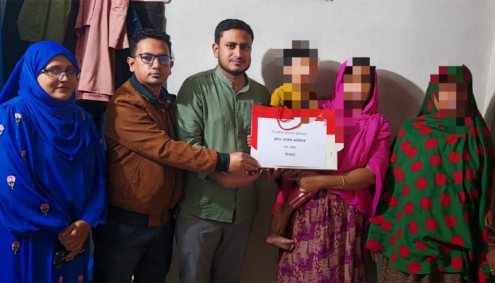 ​শিশু রাইসার পাশে তারেক রহমান