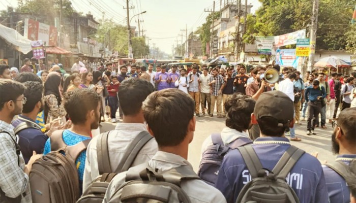 ​রাজশাহী-নাটোর মহাসড়ক অবরোধ