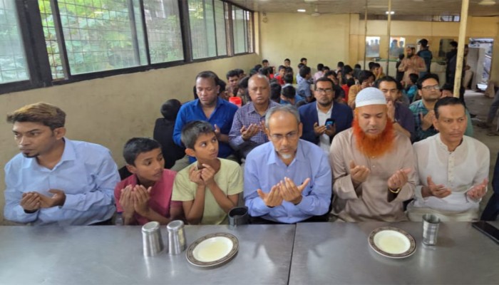 ​তারেক রহমানের জন্মদিনে সলিমুল্লাহ এতিমখানায় বিশেষ দোয়া