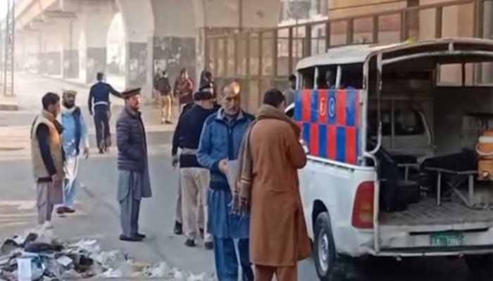 পাকিস্তানে এফসি সদর দপ্তরে আত্মঘাতী হামলার চেষ্টা, নিহত ৬