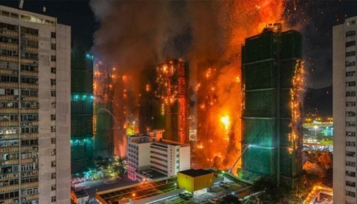 ​হংকংয়ে বহুতল ভবনে আগুন, নিহতের সংখ্যা বেড়ে ১২