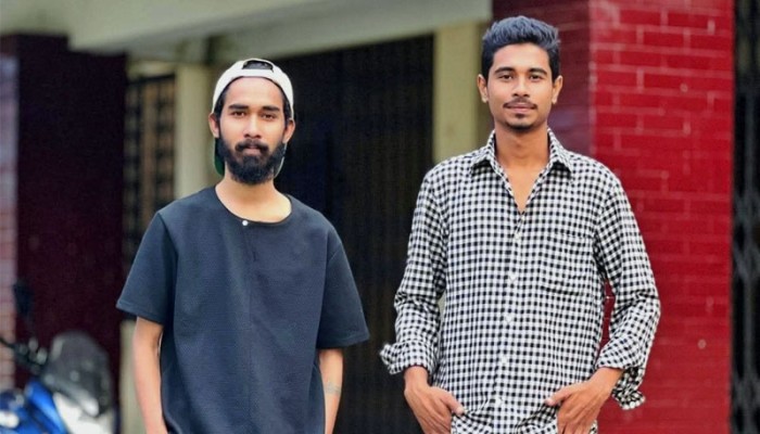 ​বন্ধুকে হত্যার পর রক্তমাখা কুড়াল নিয়ে থানায় আত্মসমর্পণ