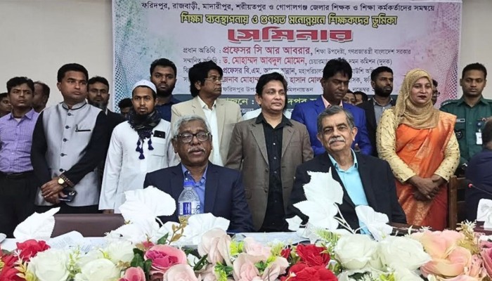 ​'লেজুড়বৃত্তির বাইরে শিক্ষকদের পেশাদারি আচরণ করতে হবে'