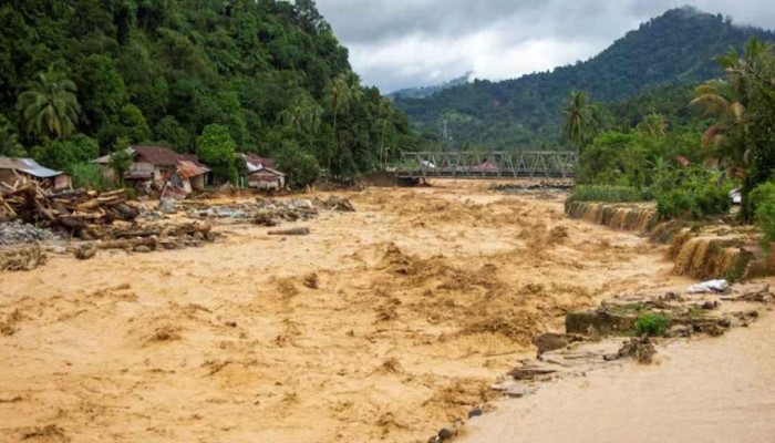 বন্যা-ভূমিধসে মৃতের সংখ্যা ছাড়াল ৬০০