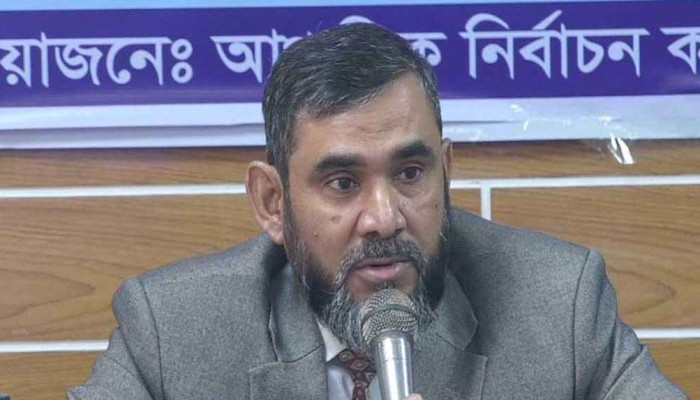 স্বচ্ছ নির্বাচনের জন্য গণমাধ্যমের বিকল্প নেই : ইসি সানাউল্লাহ