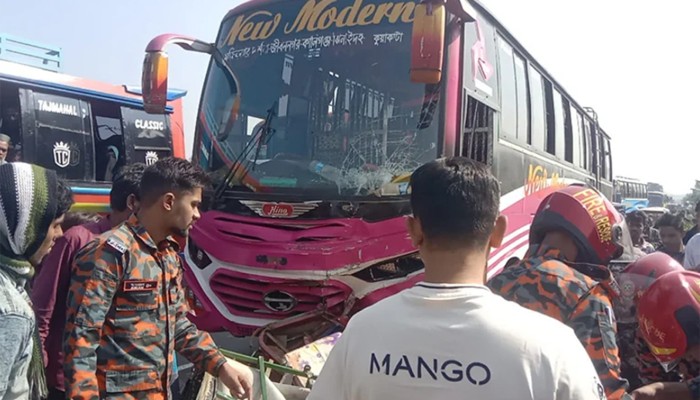 ​ভাঙ্গায় বাসচাপায় অটোরিকশার ৩ যাত্রী নিহত, আহত ৪
