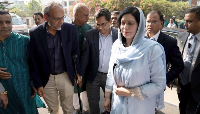 এভারকেয়ারে শাশুড়িকে দেখে মায়ের বাসায় ​ডা. জুবাইদা