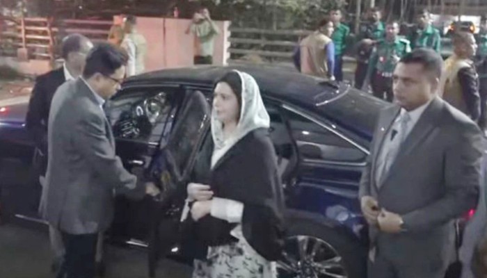 ​খালেদা জিয়াকে দেখতে আবারও হাসপাতালে জুবাইদা রহমান