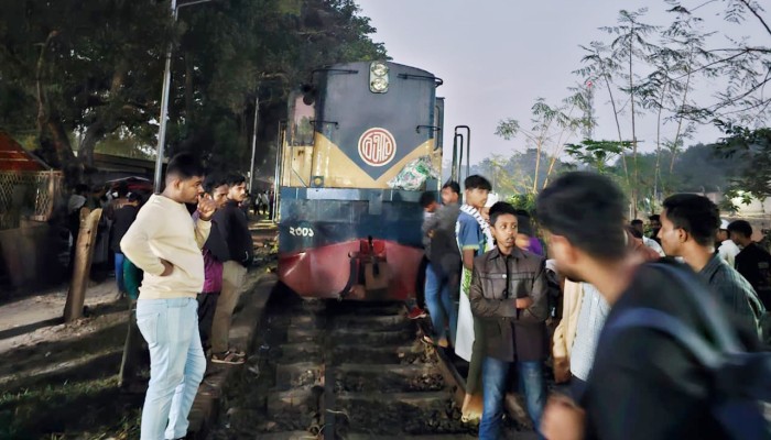 ​বলাকা কমিউটারের ইঞ্জিন বিকল, ঢাকা-ময়মনসিংহ রুটে ট্রেন চলাচল বন্ধ