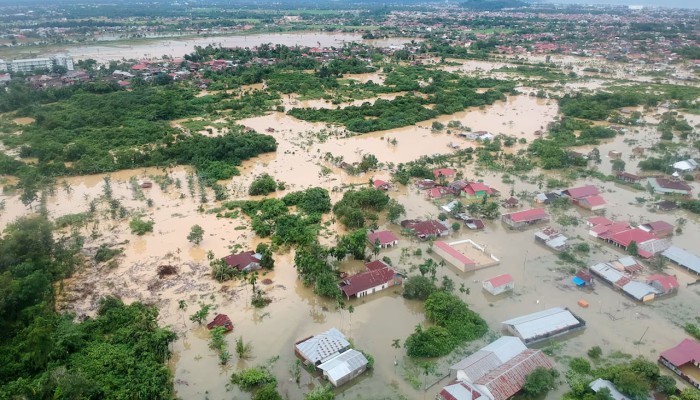 ইন্দোনেশিয়ায় বন্যা-ভূমিধসে মৃতের সংখ্যা ছাড়াল ৯০০