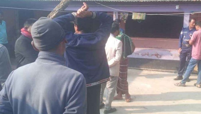 ঘরে ঢুকে মুক্তিযোদ্ধা ও তার স্ত্রীকে হত্যা