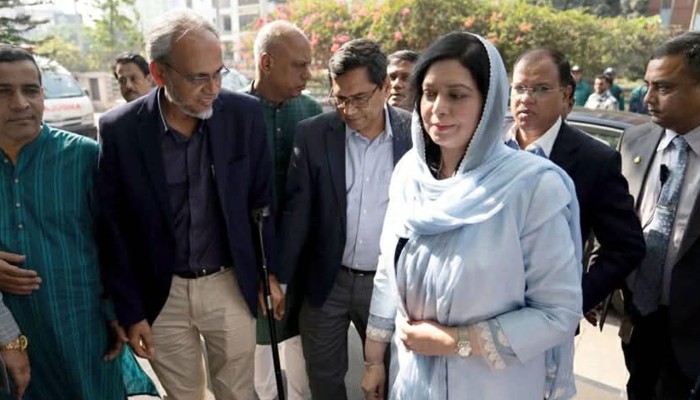 খালেদা জিয়ার অবস্থা অপরিবর্তিত: গ্রহণ করতে পারছেন মেডিসিন