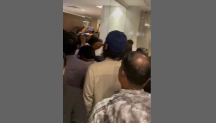 সচিবালয়ে অবরুদ্ধ অর্থ উপদেষ্টা