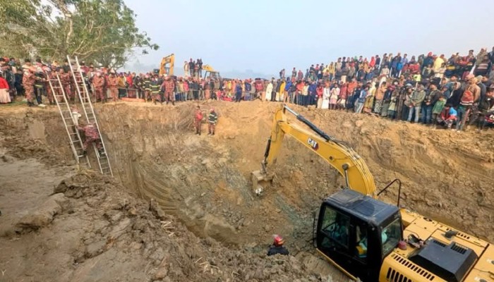 শিশু সাজিদকে উদ্ধারে ৪০ ফুট গর্ত থেকে খোঁড়া হচ্ছে সুড়ঙ্গ