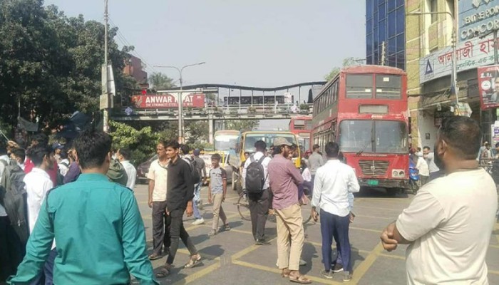 সড়ক ছাড়লেন শিক্ষার্থীরা, যান চলাচল স্বাভাবিক