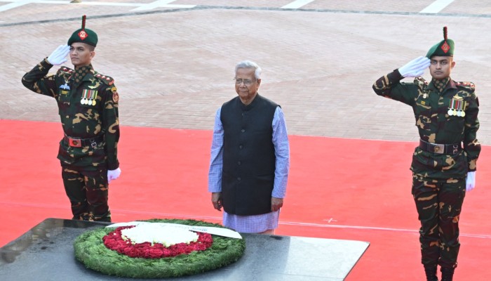 শহীদ বুদ্ধিজীবী স্মৃতিসৌধে প্রধান উপদেষ্টার শ্রদ্ধা