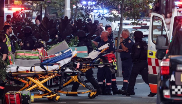 অস্ট্রেলিয়ার সৈকতে ইহুদি উৎসব চলাকালে বন্দুক হামলা, নিহত ১২