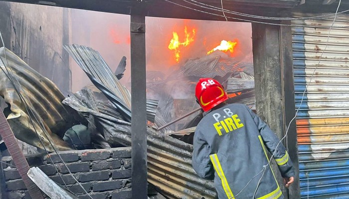 ​লালবাগের আগুন নিয়ন্ত্রণে