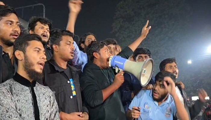 ​হাদির খুনিদের বিচার দাবিতে উত্তাল ঢাবি