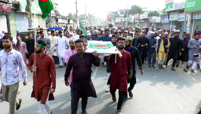 হাদি হত্যার প্রতিবাদে লক্ষ্মীপুরে কফিন মিছিল