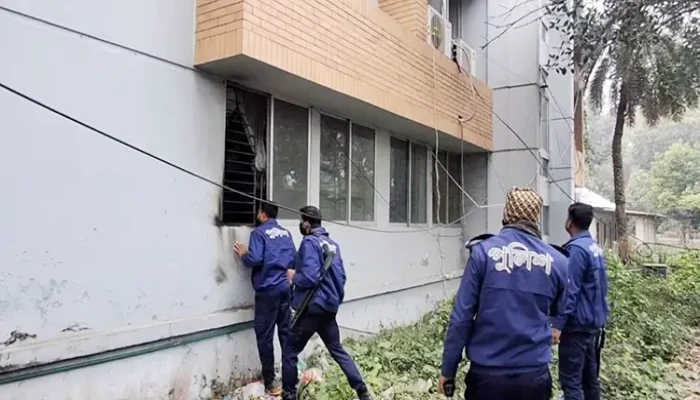 ​কুষ্টিয়ায় নির্বাচন অফিসে আগুন